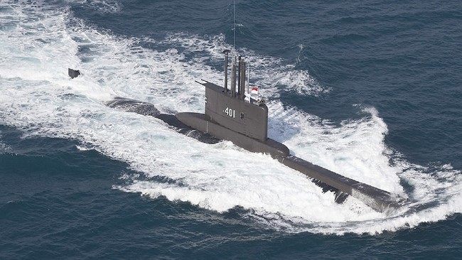 Kapal selam milik TNI Angkatan Laut, KRI Cakra-401, merupakan jenis diesel-elektrik yang masih beroperasi.