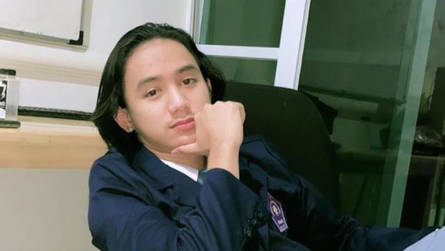 Penampilan Terbaru Bowo Alpenliebe Tuai Pujian Lama tak terdengar kabarnya, penampilan terbaru Bowo TikTok jadi sorotan. Yuk intip potretnya!