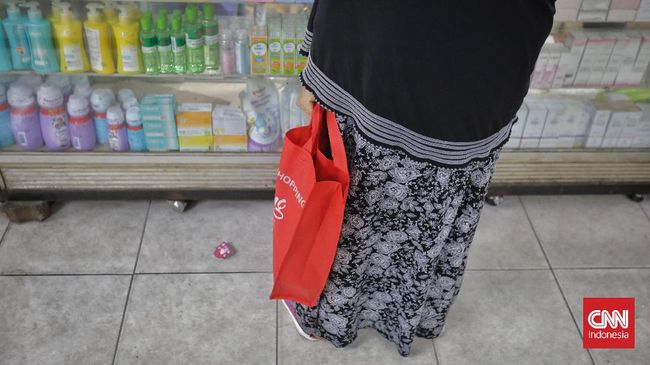 Hasil polling CNNIndonesia.com di Instagram menemukan, banyak orang kini telah memiliki kesadaran untuk membawa kantong belanja setiap hari. Kamu bagaimana?