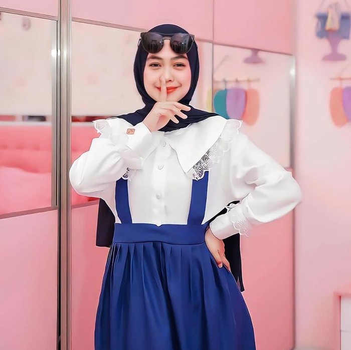 Ria Ricis sempat dikabarkan dekat dengan Atta Halilintar saat keduanya baru merintis karir di Youtube. Bahkan, saat itu Atta dan Ricis sama-sama dikenal sebagai youtuber yang punya jumlah subscriber terbanyak di Indonesia. (Foto: instagram.com/riaricis1795)
