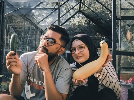 Cerita Bule Inggris Mualaf Saat di Indonesia, Malu Masuk Masjid Tanpa Hijab