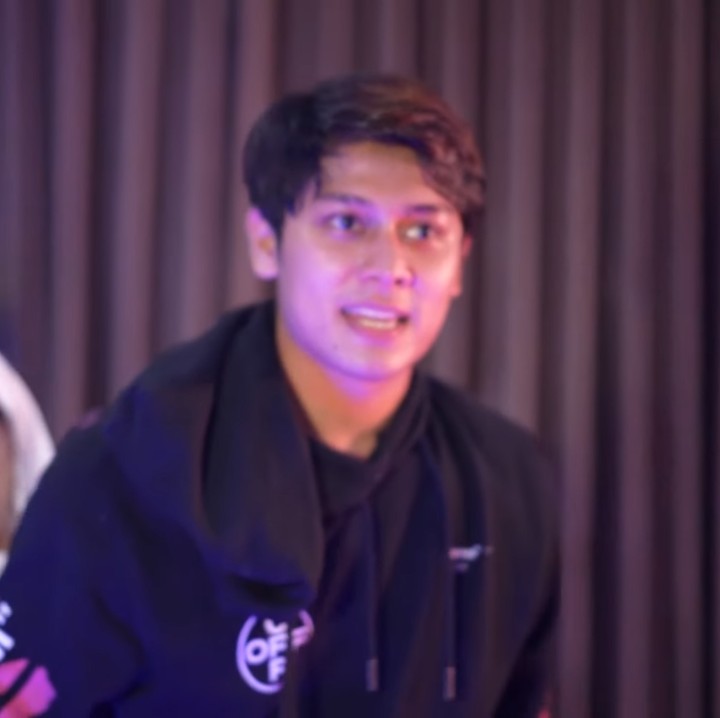 <p>Dalam permainan tersebut, keduanya terlihat sering berdekatan dan kompak, lho. (Foto: YouTube: Rizky Billar)</p>