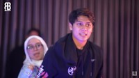 <p>Dalam permainan tersebut, keduanya terlihat sering berdekatan dan kompak, lho. (Foto: YouTube: Rizky Billar)</p>