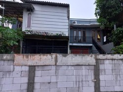 Tembok Setinggi Dua Meter Halangi Akses Rumah Warga di Tangsel