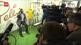 VIDEO: Pele Sukses Operasi Angkat Tumor, Bantah Isu Pingsan