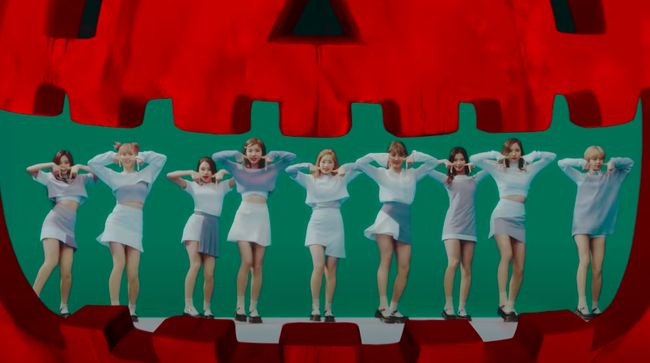 Girlgroup asal Korea Selatan, TWICE, telah mencatat rekor baru dalam karier mereka lewat video musik berjudul TT.
