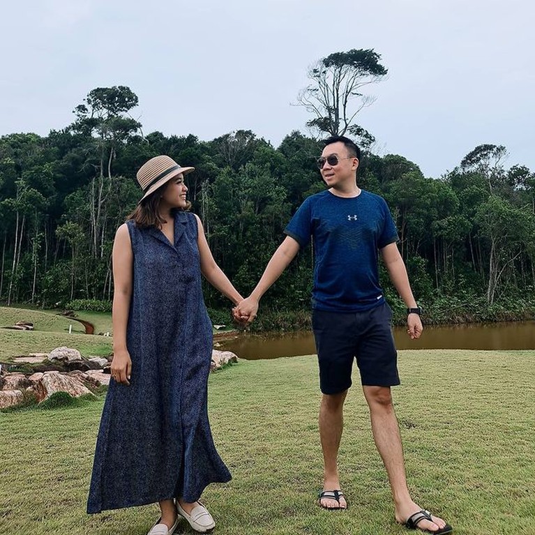 7 Tahun Menikah, Potret Harmonis Winda Viska dan Suami yang Jarang Tersorot Pernikahan Winda Viska dengan Mulyadi Tan harmonis dan jauh dari gosip miring. Yuk kita lihat potret mereka!