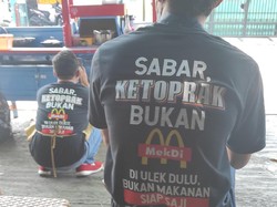 Bikin Ngakak! Agar Tak Dikomplain Pembeli, Penjual Ketoprak Ini Pasang Tulisan di Bajunya
