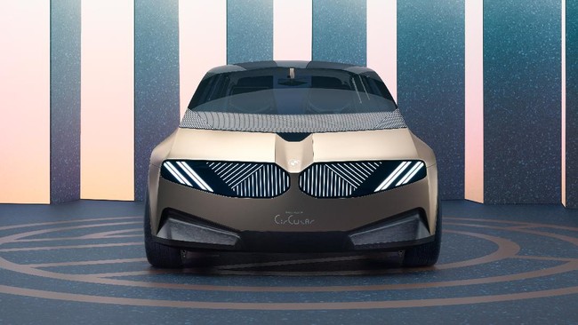 Mobil konsep i Vision Circular merupakan visualisasi fokus BMW menuju penggunaan bahan daur ulang untuk produksi mobil.