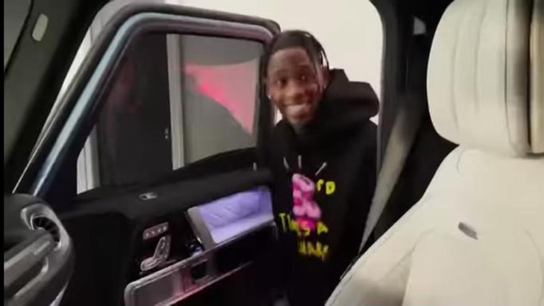Detik-detik Haru Kylie Jenner Umumkan Hamil Anak Kedua dengan Travis Scott Kylie Jenner membagikan kabar bahagia atas kehamilan anak keduanya dengan Travis Scott. Yuk kita intip momennya!