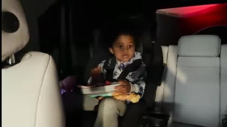 Detik-detik Haru Kylie Jenner Umumkan Hamil Anak Kedua dengan Travis Scott Kylie Jenner membagikan kabar bahagia atas kehamilan anak keduanya dengan Travis Scott. Yuk kita intip momennya!