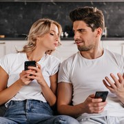 Kamu Diputusin Pacar Lewat Whatsapp? Jangan Langsung Terima dan Lakukan Hal Ini Sekarang!