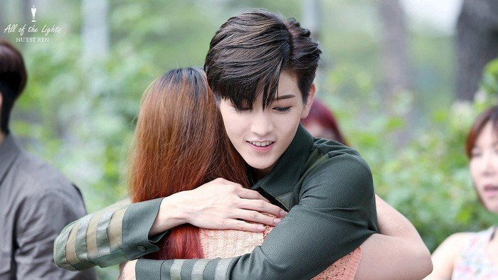 Jadi Fangirl Bisa Memicu Gangguan Jiwa? Simak Faktanya di Sini