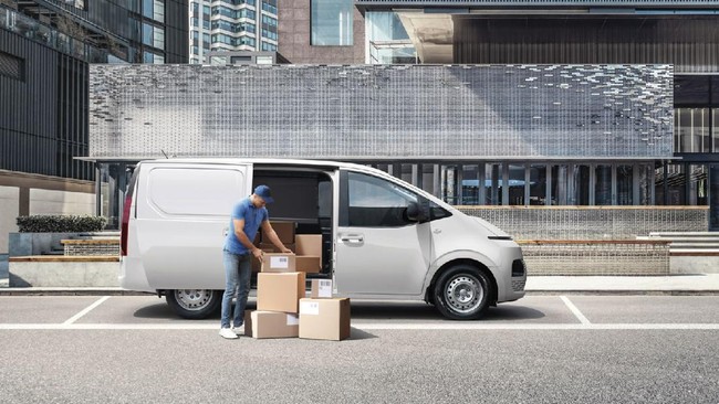 Hyundai Staria yang harganya tembus Rp1 miliar di Indonesia, tersedia varian van alias buat angkut barang.