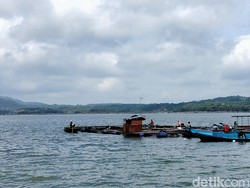 Perbaiki Kualitas Air, Pemkab Kuningan Mulai Tata KJA di Waduk Darma