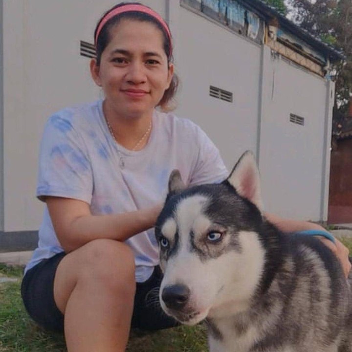 <p>Tak hanya soal olahraga dan otomotif, Leani juga kerap habiskan waktu bersama anjing jenis husky yang bernama Megi. Dalam beberapa potret, ia terlihat amat menyanyai hewan tersebut, Bunda. (Foto: Instagram @oktila_lr)</p>