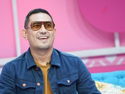 Lirik Lagu Jenuh - Rio Febrian