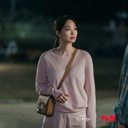 Gaya Modis Shin Min Ah di Hometown Cha Cha Cha, Cocok Untuk Outfit WFO!