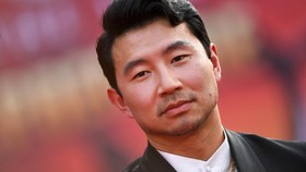 Daftar Seleb 100 Orang Berpengaruh Time, Simu Liu - Hwang Dong-hyuk