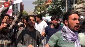 VIDEO: Pasukan Taliban Bubarkan Unjuk Rasa Anti Pakistan