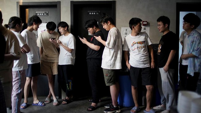 Pelatih memiliki peran penting untuk membuat tim atau seorang atlet menjadi lebih baik, tak terkecuali di dunia Esports. Lalu, bagaimana cara menjadi pelatih Esports?