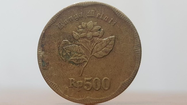 Bank Indonesia menegaskan uang koin Rp500 bergambar melati yang dikeluarkan pada 1991 dan 1997 masih berlaku sebagai alat pembayaran yang sah.