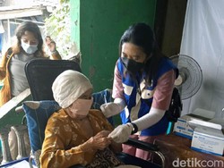 Dorong Vaksinasi Lansia, Tempat Vaksin Diminta Siapkan Antrean Khusus