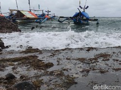 Waspada Gelombang Tinggi hingga 4 Meter di Perairan Selatan Jabar