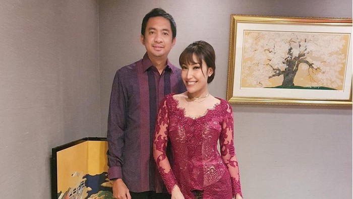 Ayu Dewi dan Regi Datau