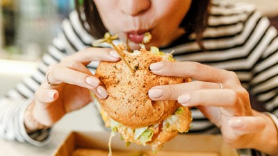 7 Makanan Bikin Cepat Tua: Jangan Makan Gorengan dan Keripik Kentang!