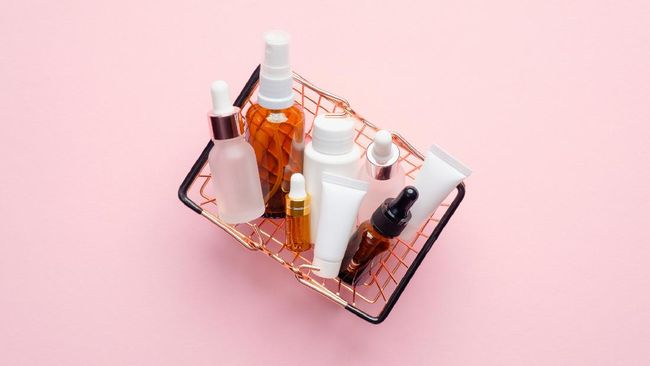 BPOM RI baru-baru ini merilis temuan 43 produk kosmetik impor ilegal yang mengandung bahan berbahaya, yang bisa merusak kulit hingga memicu kanker. 