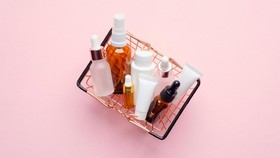 7 Bahan Skincare untuk Menghilangkan Bekas Jerawat Bandel