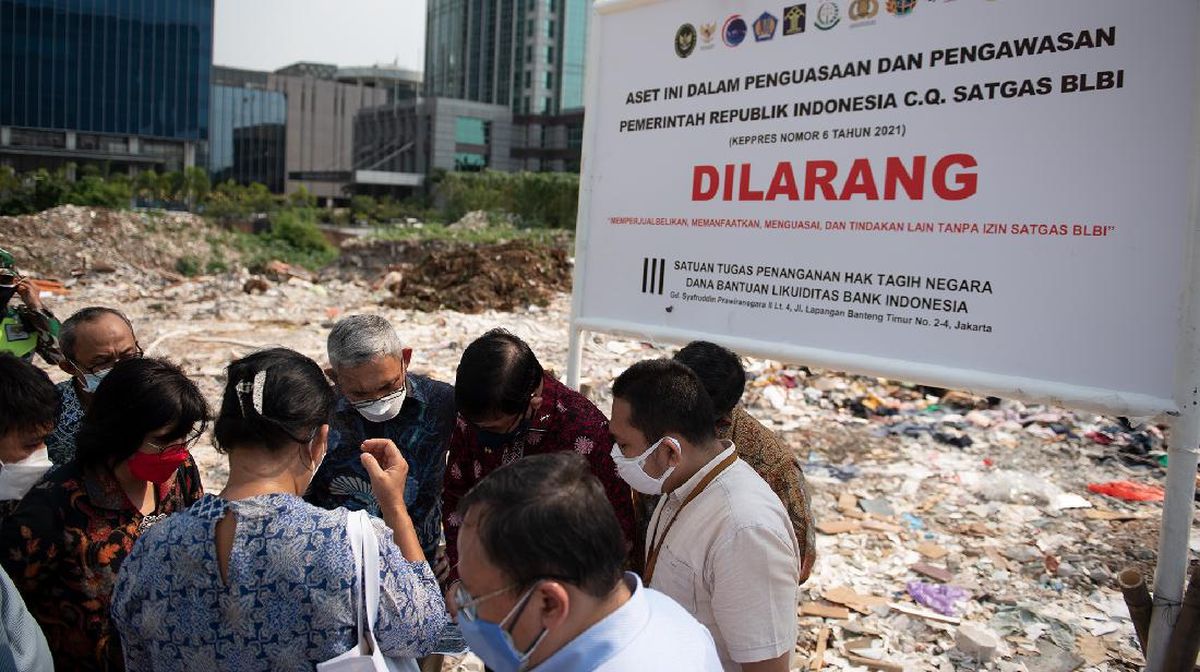 Yosh xotin erini belbog bilan sikadi