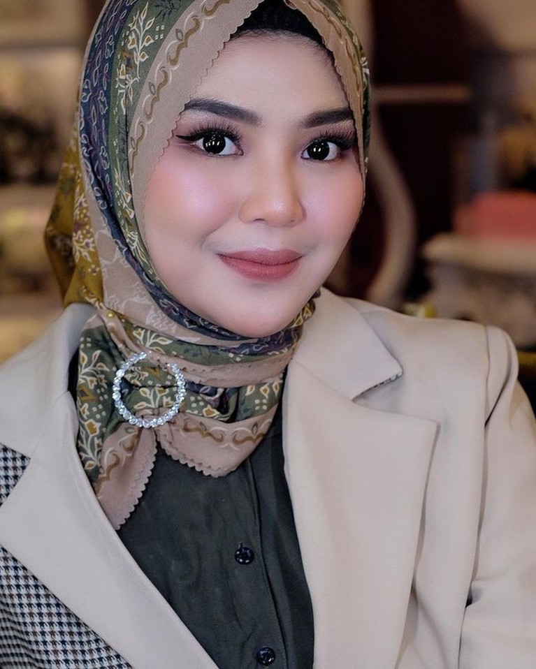 Mantap Berhijab, Intip Penampilan Terbaru Rosa Meldianti Rosa Meldianti mengubah penampilannya dengan berhijab. Yuk kita intip potret terbarunya dengan hijab!