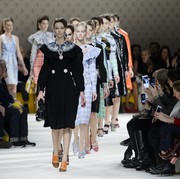 5 Desainer Fashion Terkaya di Dunia! Nggak Nyangka Ada Sosok Kontroversial Juga Masuk