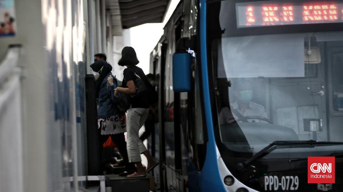 Pelaku Masturbasi di Bus TransJakarta Dua Orang