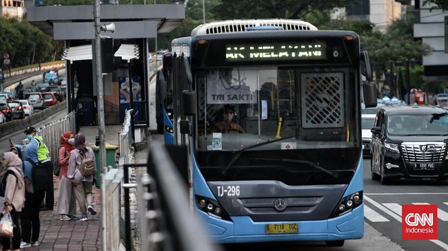 Polisi mengaku tak cukup unsur untuk menetapkan sopir bus TransJakarta yang menabrak pejalan kaki di Jaksel sebagai tersangka.
