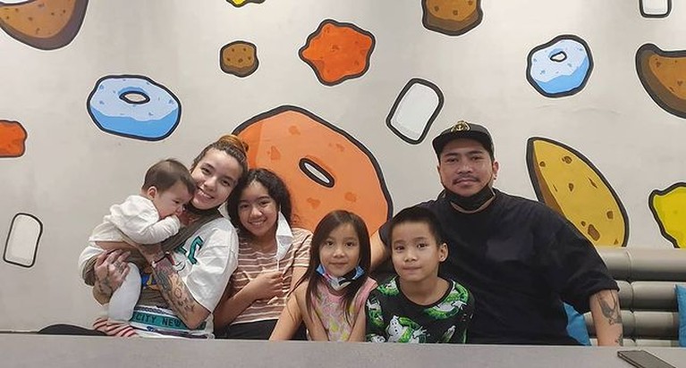 Potret Terbaru Sheila Marcia dan Keluarga yang Hidup Bahagia di Bali Potret Terbaru Sheila Marcia dan Keluarga yang Hidup Bahagia di Bali