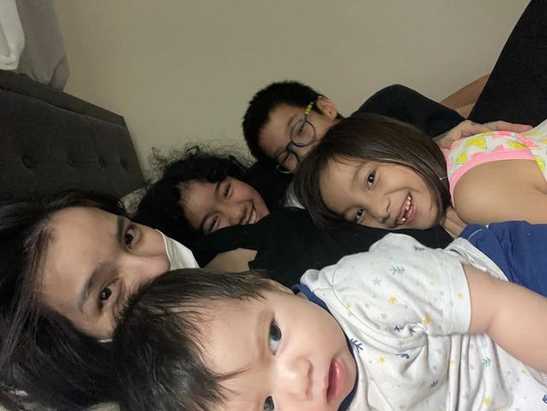 Potret Terbaru Sheila Marcia dan Keluarga yang Hidup Bahagia di Bali Potret Terbaru Sheila Marcia dan Keluarga yang Hidup Bahagia di Bali