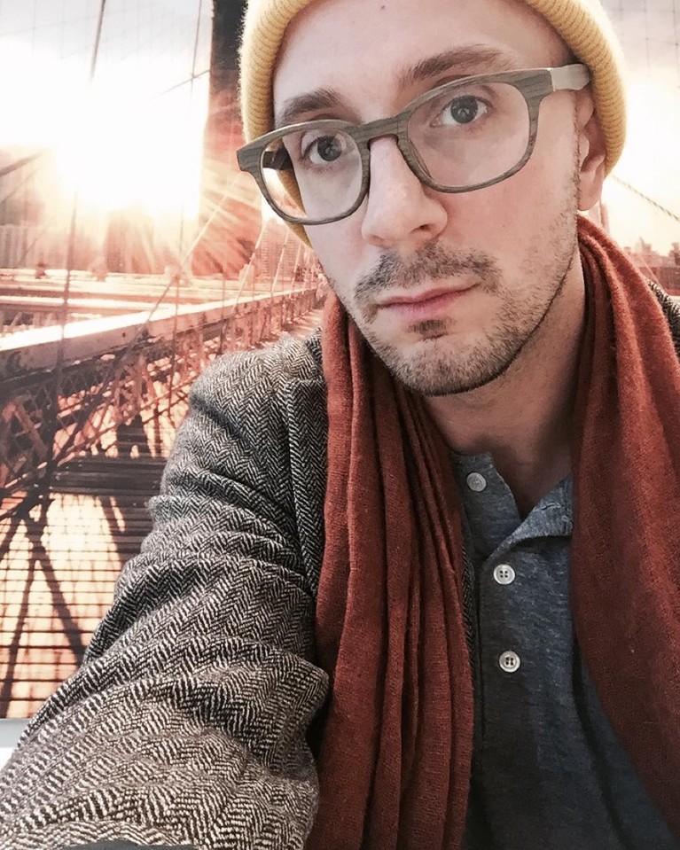 Potret Terbaru Steve Burns Pembawa Acara Blue's Clues di Era 90-an Steve Burns mengunggah video alasan dirinya keluar dari Blue's Clues pada Rabu (8/9). Yuk kita intip potret terbarunya!