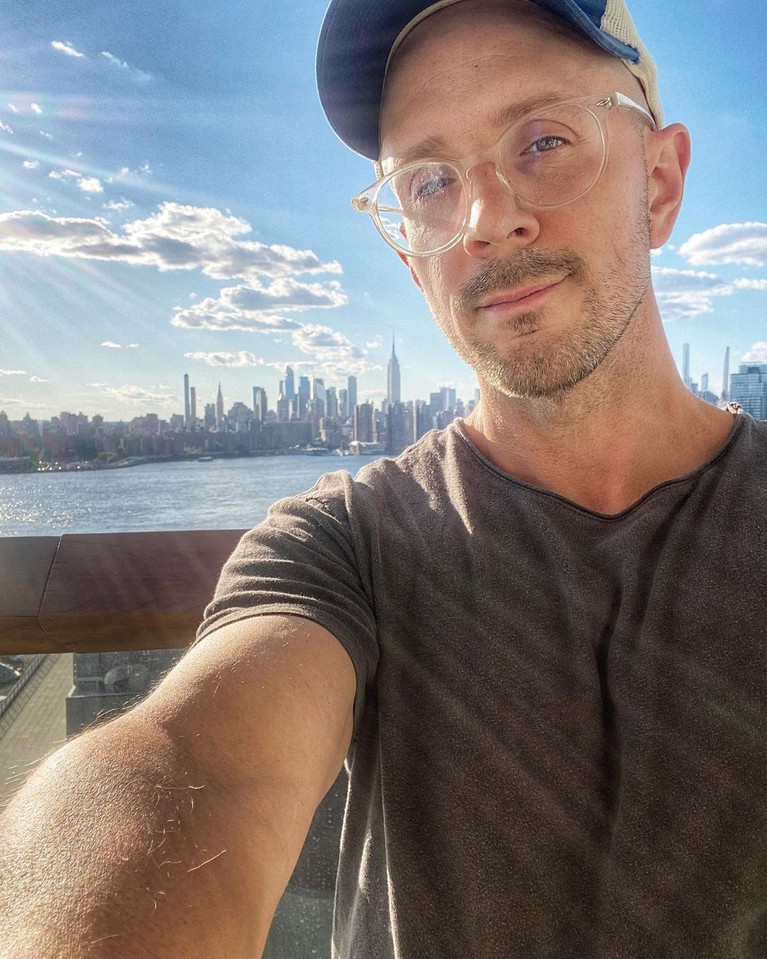 Potret Terbaru Steve Burns Pembawa Acara Blue's Clues di Era 90-an Steve Burns mengunggah video alasan dirinya keluar dari Blue's Clues pada Rabu (8/9). Yuk kita intip potret terbarunya!