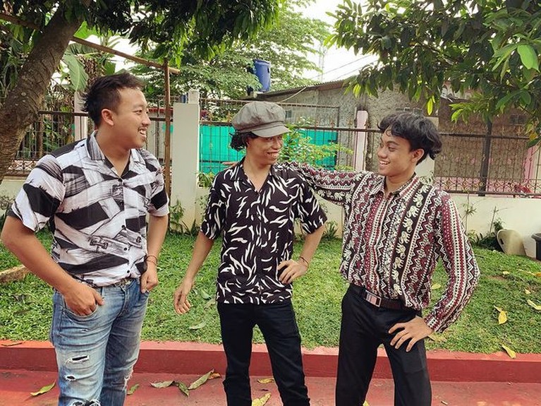 Sederet Gaya Totalitas 3 Pemuda Saat Tirukan Warkop DKI Alfin, Sepriadi dan Dimas adalah tiga pemuda yang viral karena menirukan gaya Warkop DKI. Yuk intip seberapa mirip!