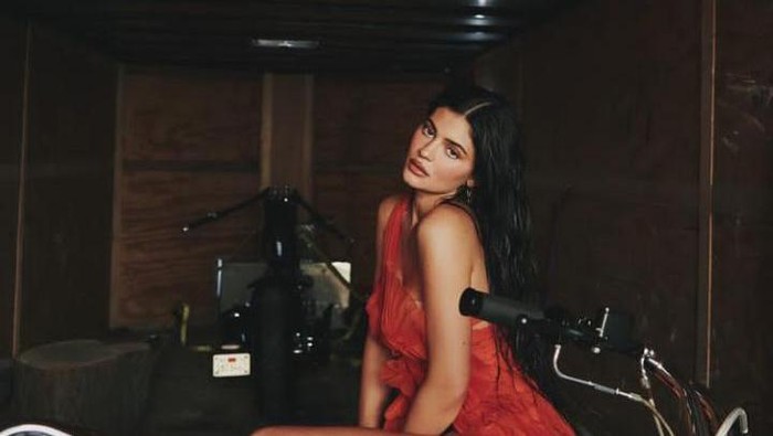 Kylie Jenner Pecahkan Rekor, Ini 5 Artis Perempuan dengan Followers Instagram Terbanyak di Dunia Kylie Jenner Pecahkan Rekor, Ini 5 Artis Perempuan dengan Followers Instagram Terbanyak di Dunia