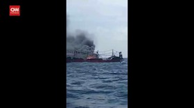 VIDEO: KM Hentri Terbakar, 2 ABK Tewas Dan 25 Lainnya Hilang
