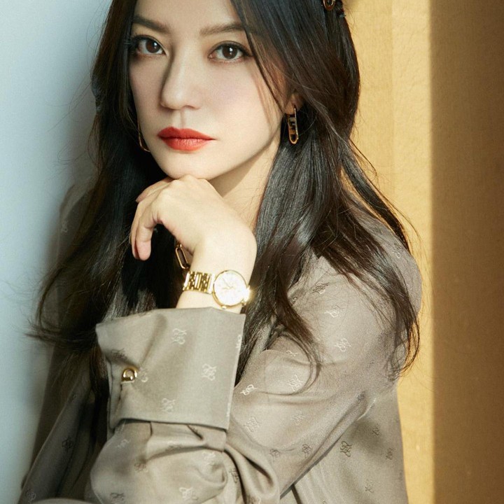 <p>Sejak beberapa waktu belakangan, namaua Vicky Zhao jadi perbincangan, Bunda. Ini karena ia masuk dalam daftar hitam pemerintah China sejak Kamis (26/8/2021) lalu. (Foto: Instagram @vicki_zhaowei)</p>
