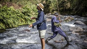 FOTO: Para 'Mancing Mania' di Sungai Kenya