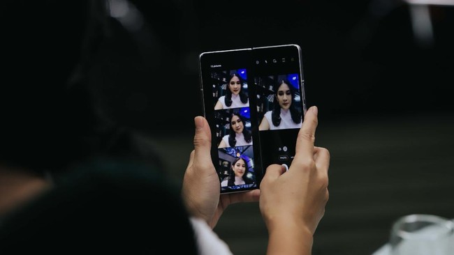 Samsung kembali meluncurkan flagship teranyarnya yakni Galaxy Z Fold 3 dan Flip 3.