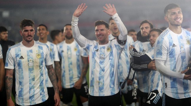 Lionel Messi tidak hanya sekadar menciptakan hattrick saat timnas Argentina menang 3-0 atas Bolivia. Messi mencetak tiga rekor luar biasa.