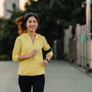 Jenis Pakaian Olahraga Wajib Punya untuk Tampil Bugar dan Stylish! Nggak Cuman Kaus Oblong Aja Lho