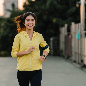 img-title Jenis Pakaian Olahraga Wajib Punya untuk Tampil Bugar dan Stylish! Nggak Cuman Kaus Oblong Aja Lho